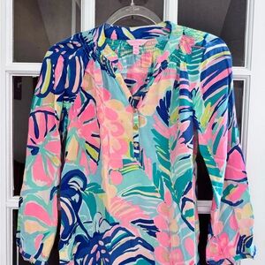 Lilly Pulitzer Blue Pink Graphic Blouse with Mandarin Collar